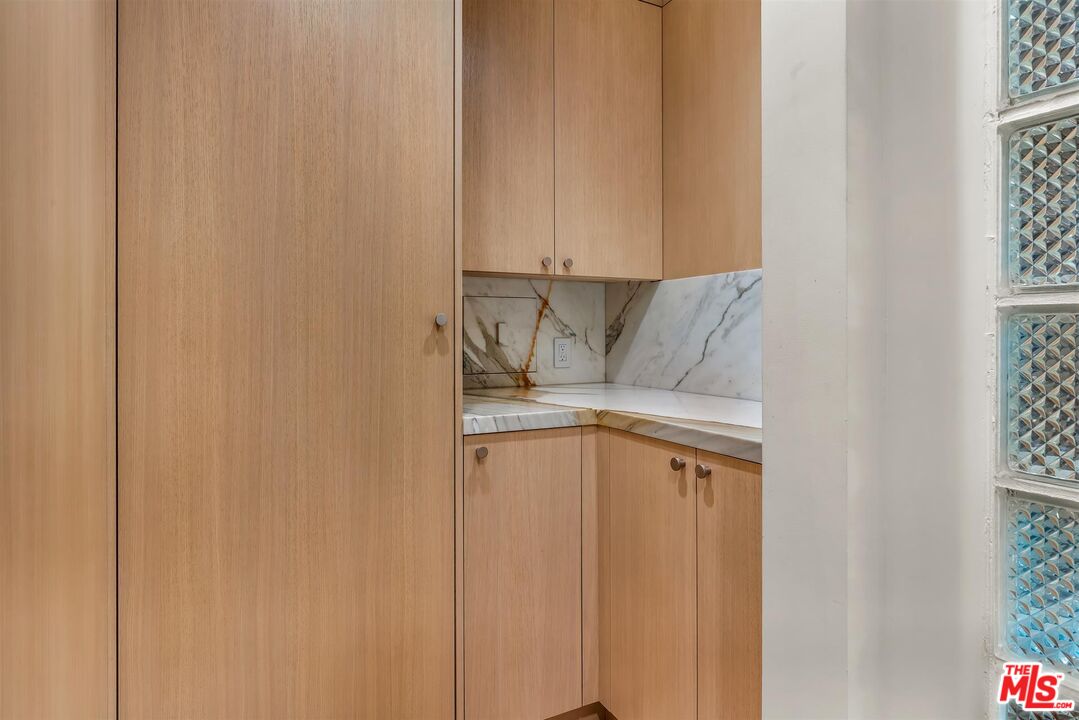 2122 Century Park Ln Unit: 402