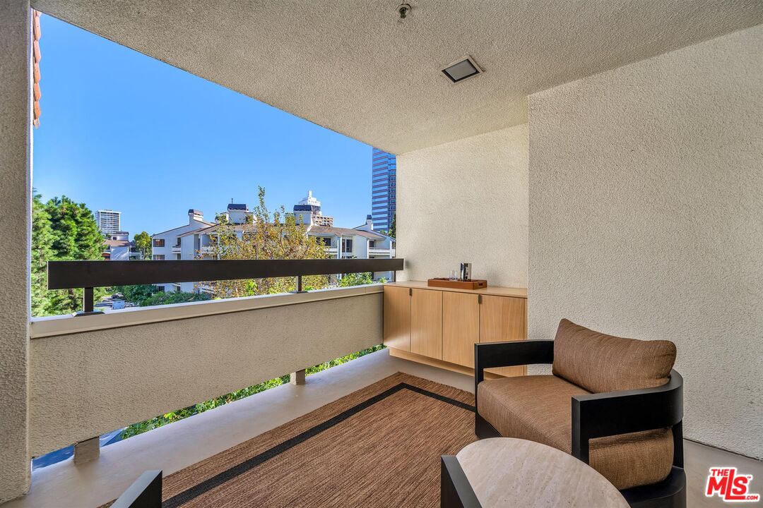 2122 Century Park Ln Unit: 402