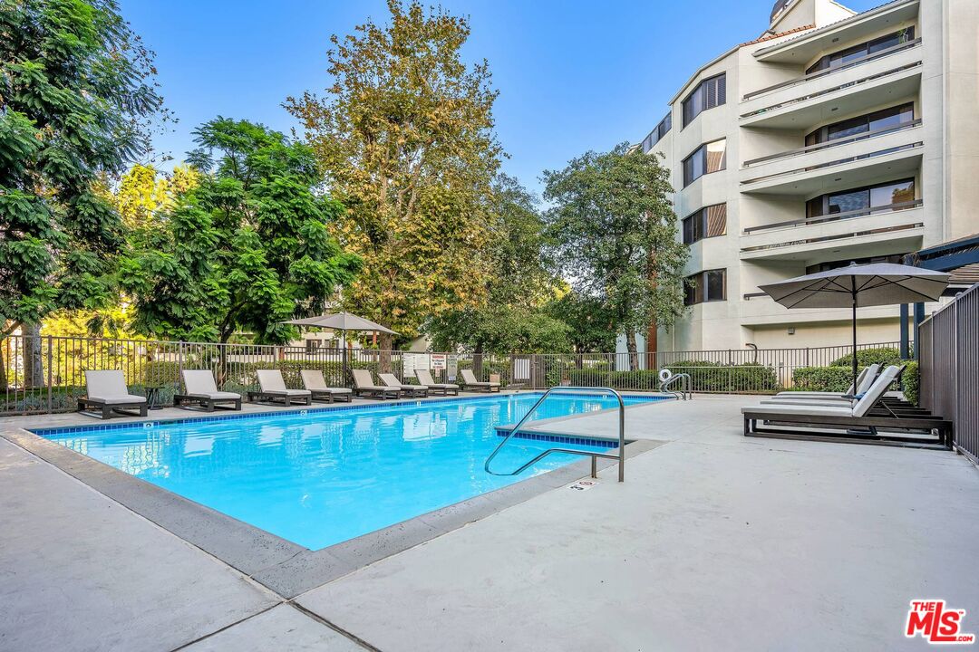 2122 Century Park Ln Unit: 402