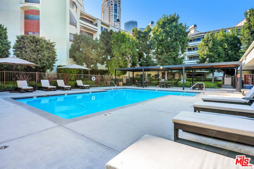 2122 Century Park Ln Unit: 402
