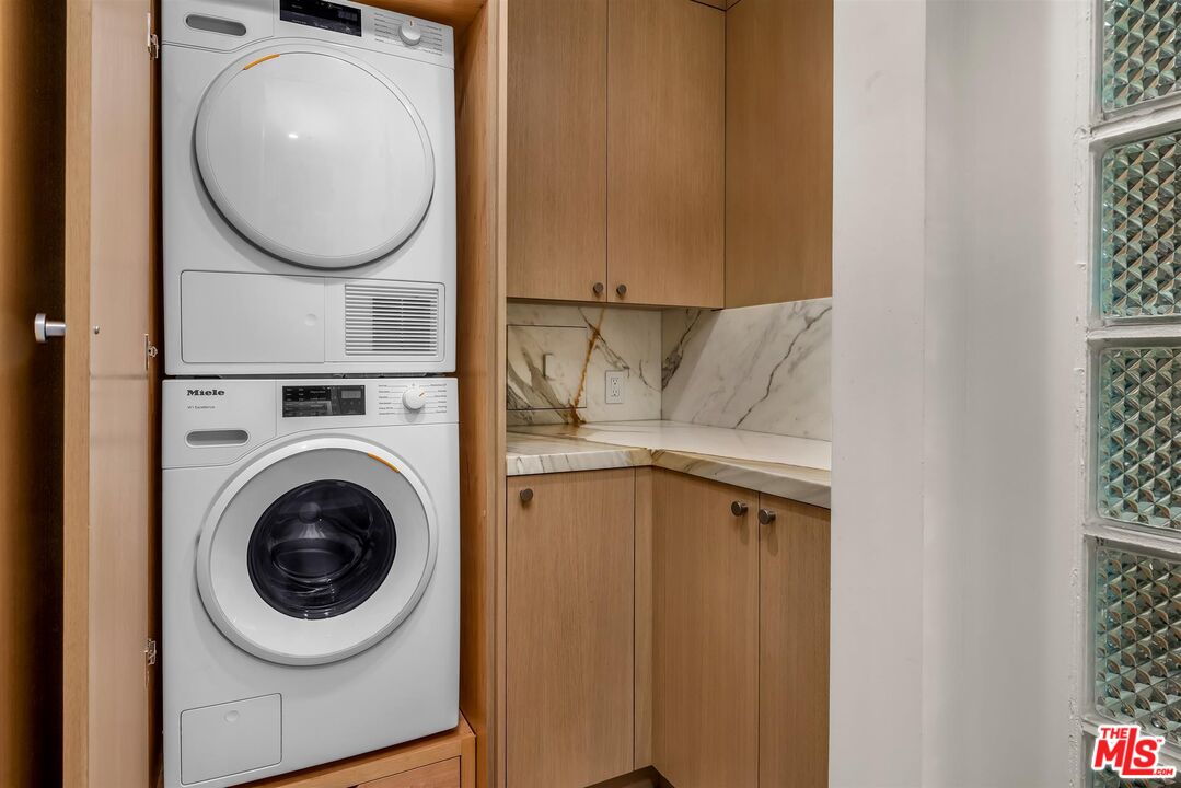 2122 Century Park Ln Unit: 402