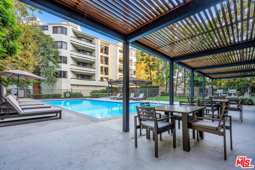 2122 Century Park Ln Unit: 402