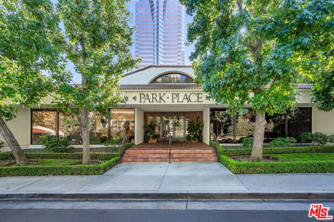 2122 Century Park Ln Unit: 402