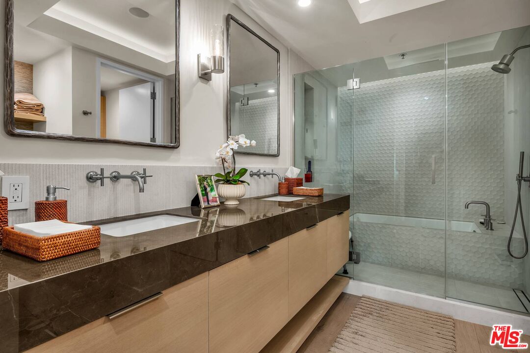 2122 Century Park Ln Unit: 402