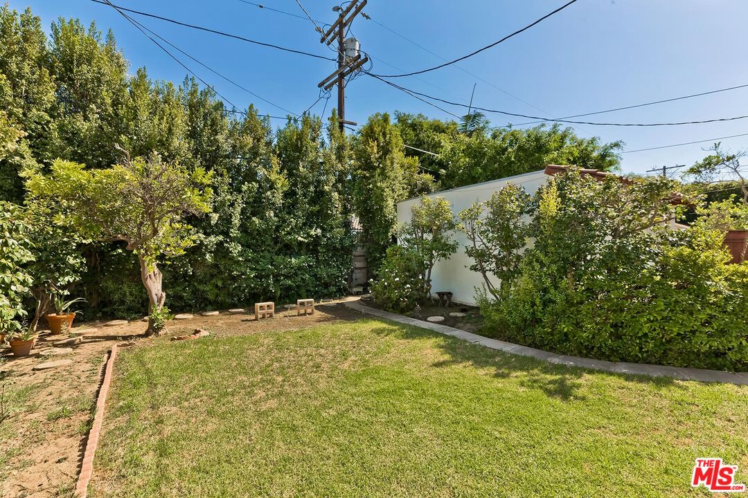 10524 Wilkins Ave