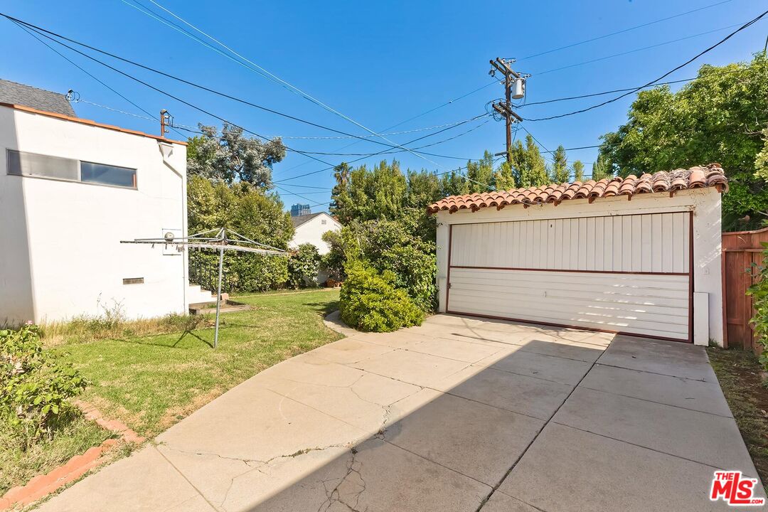10524 Wilkins Ave