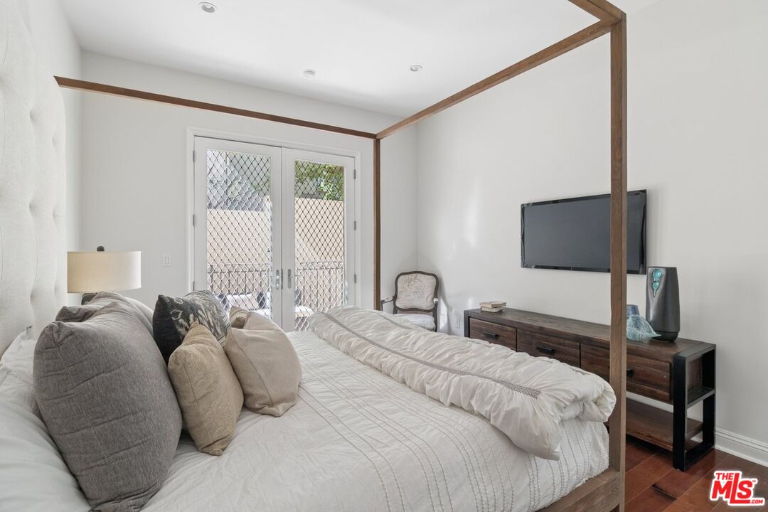 143 N Arnaz Dr Unit: 102