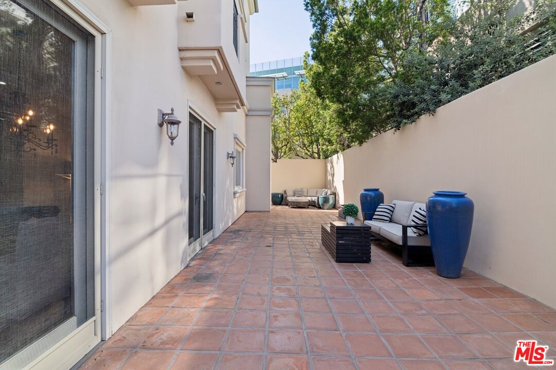 143 N Arnaz Dr Unit: 102