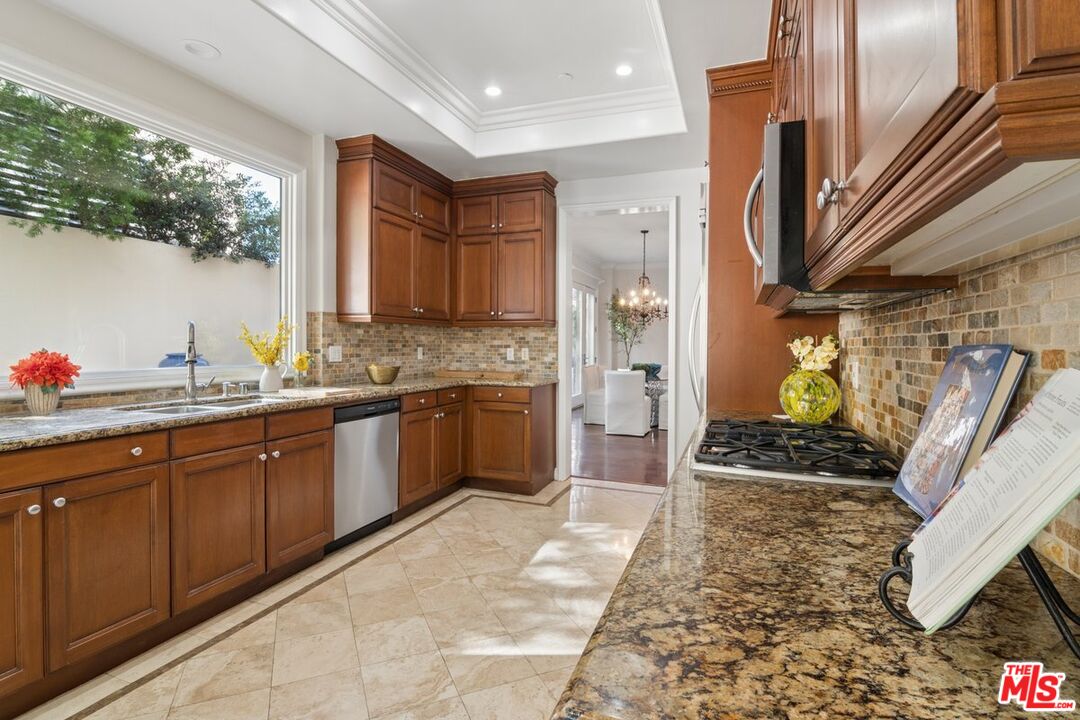 143 N Arnaz Dr Unit: 102
