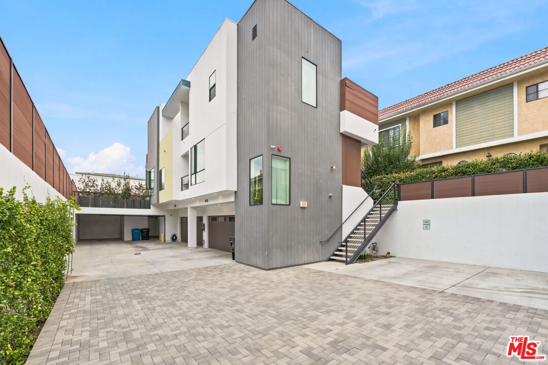 81 Palmetto Dr