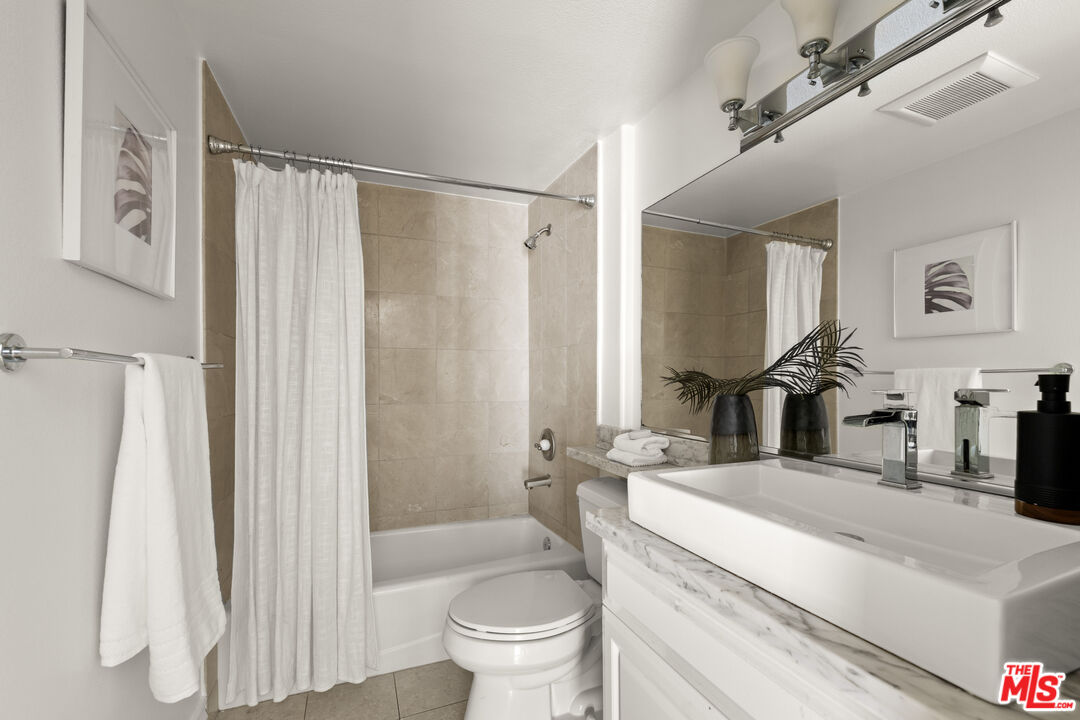 11723 Mayfield Ave Unit: 3