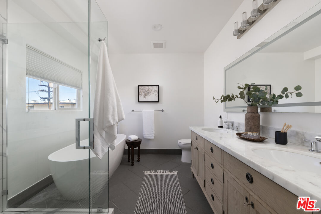 11723 Mayfield Ave Unit: 3