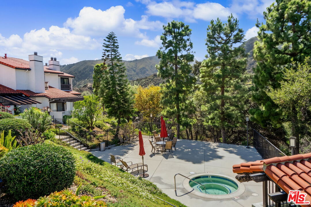 1535 Michael Ln