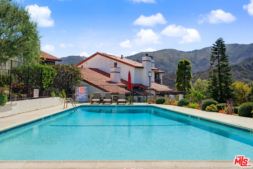 1535 Michael Ln