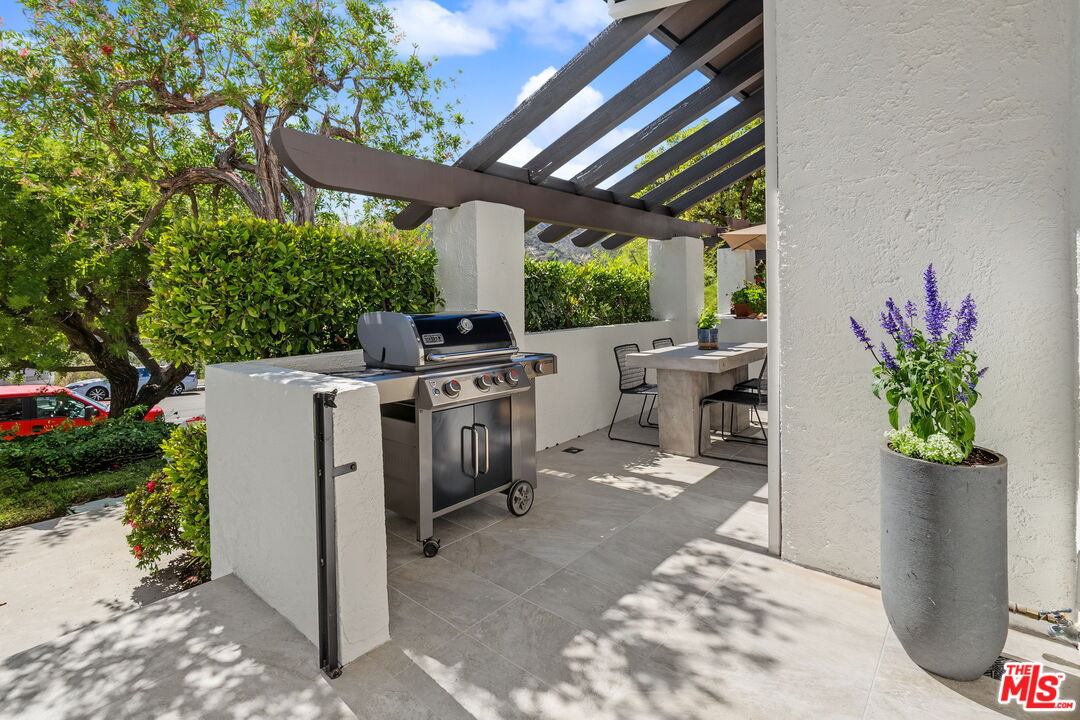 1535 Michael Ln