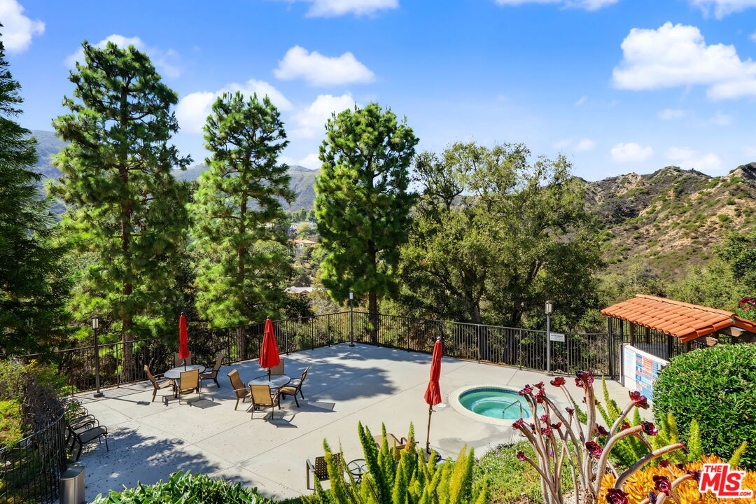 1535 Michael Ln