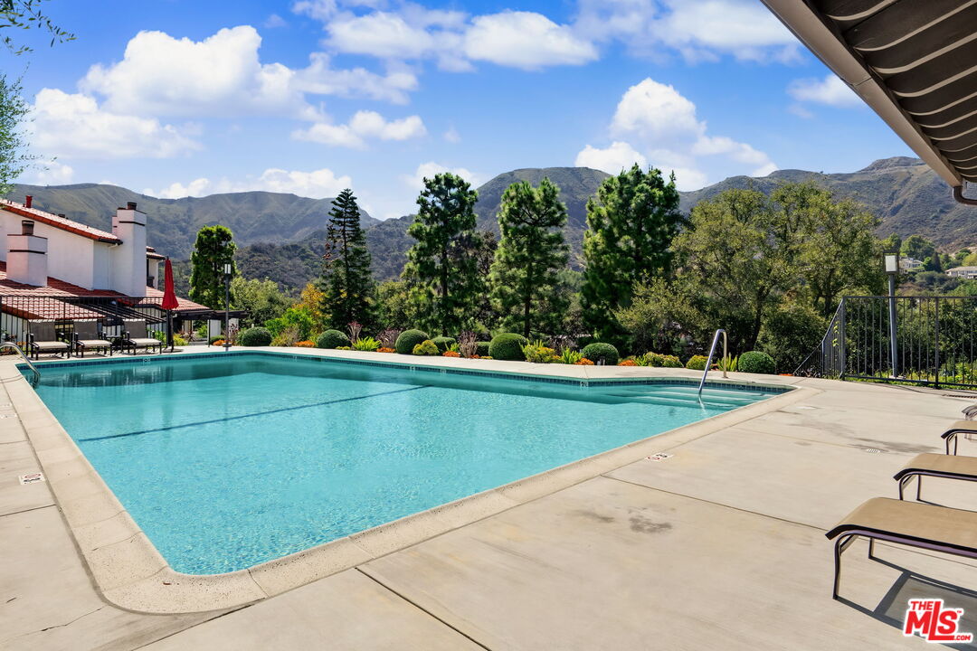 1535 Michael Ln