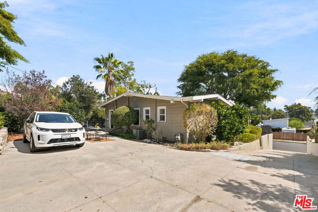 1443 N Avenue 49