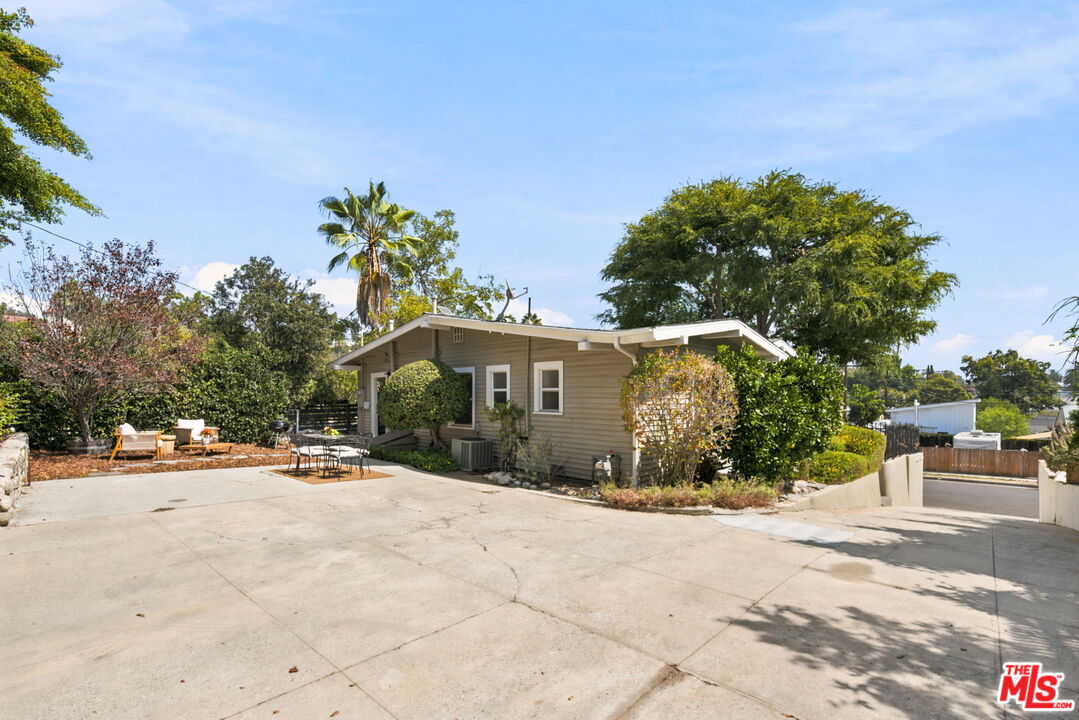 1443 N Avenue 49