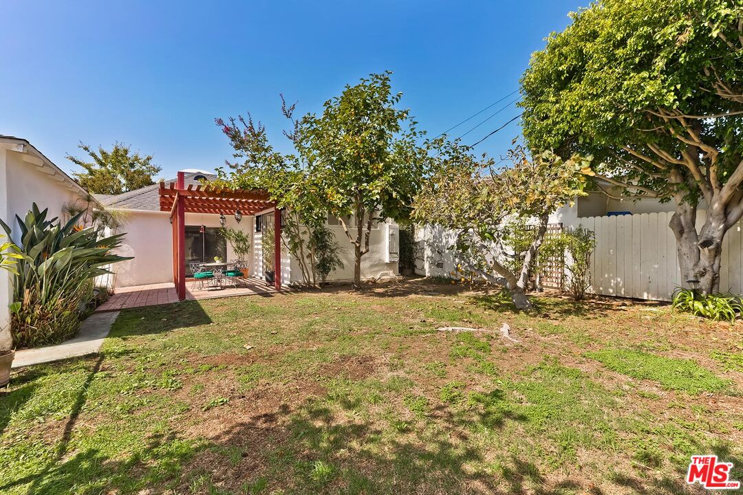 428 S Gretna Green Way