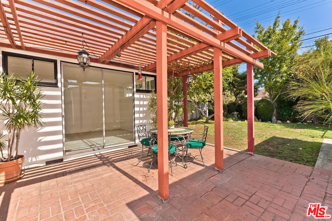 428 S Gretna Green Way