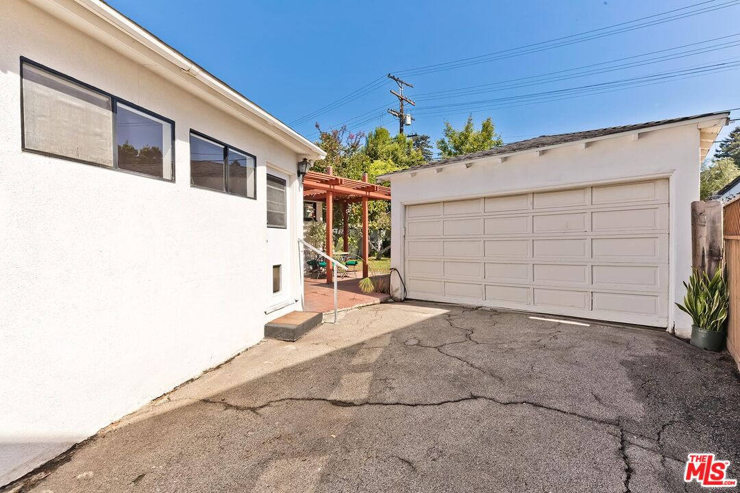 428 S Gretna Green Way