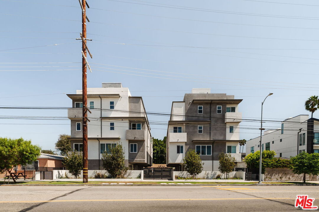 4916 S Centinela Ave