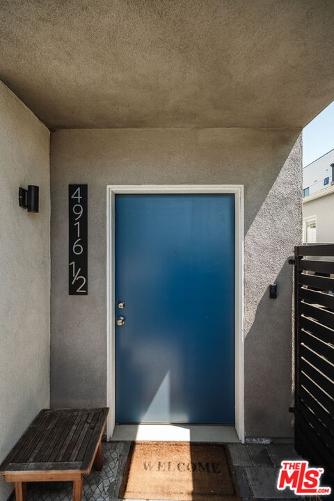 4916 S Centinela Ave