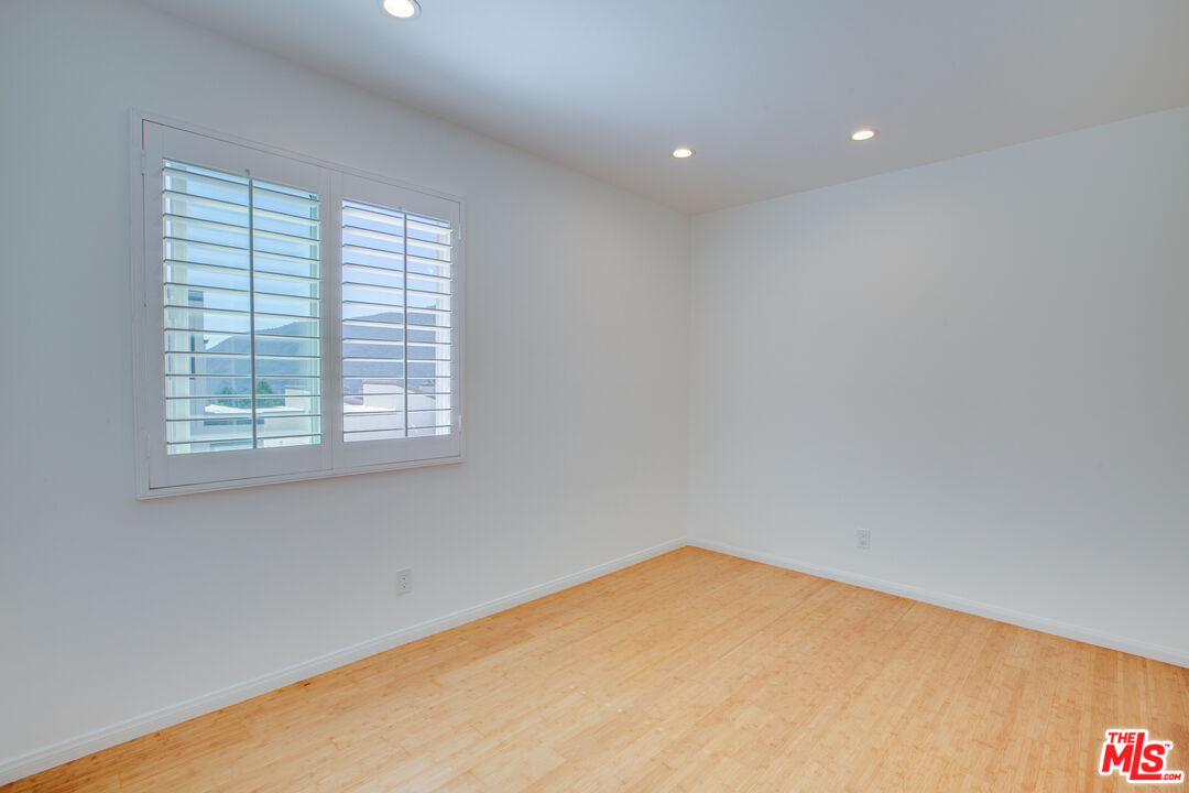 1730 Palisades Dr