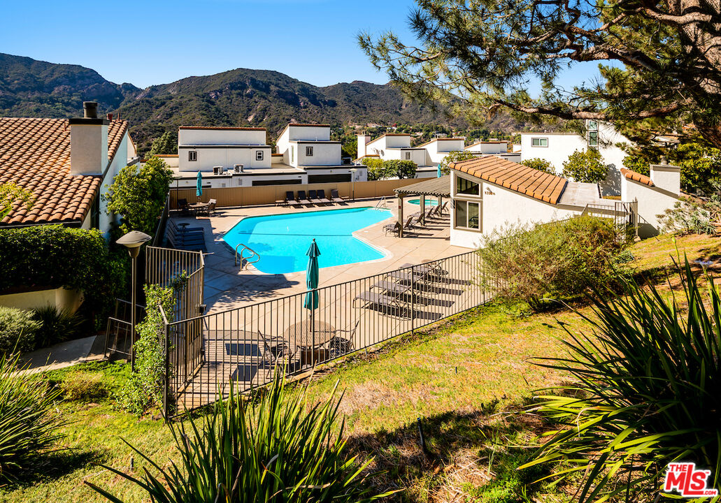 1730 Palisades Dr
