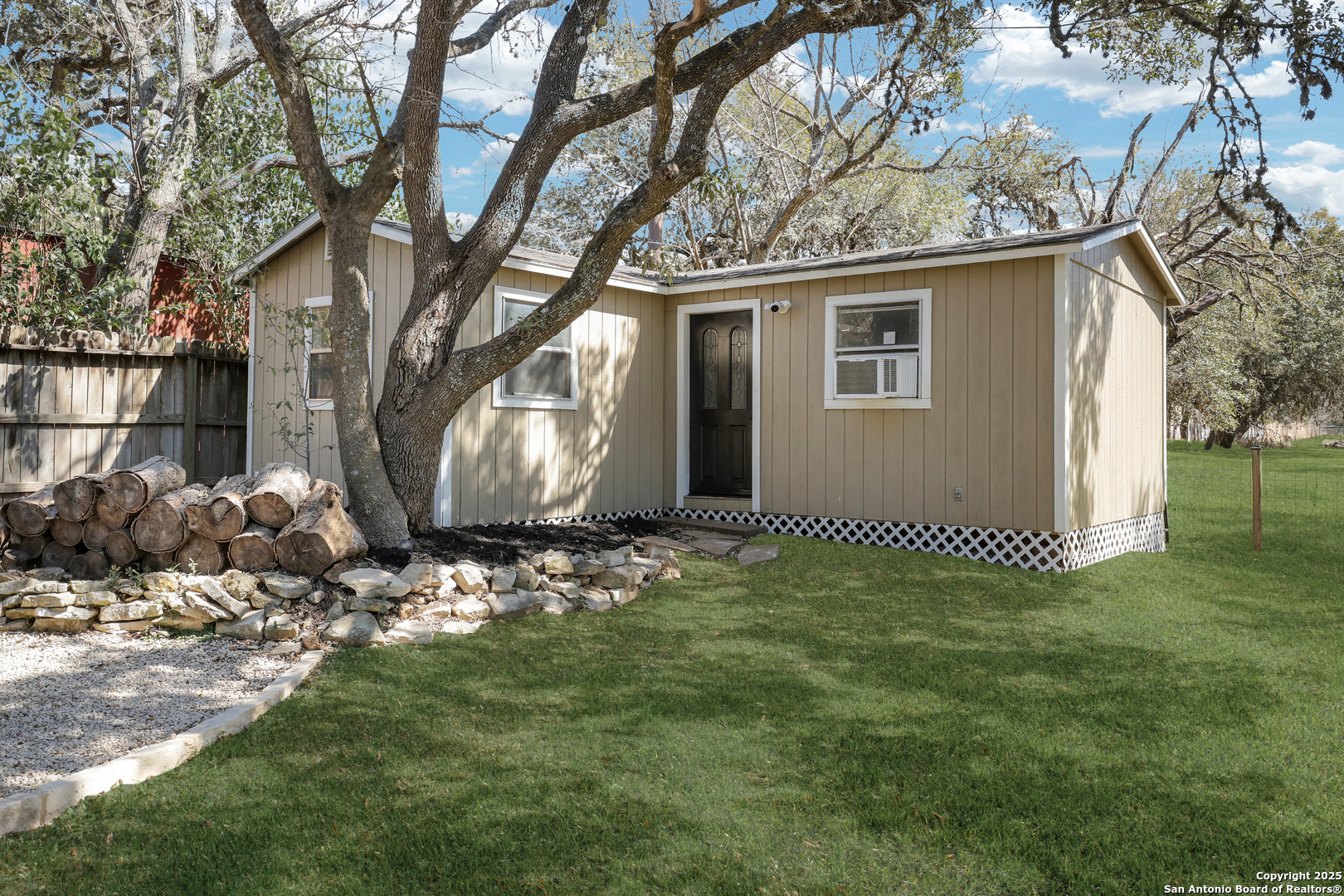 8710 Dietz Elkhorn