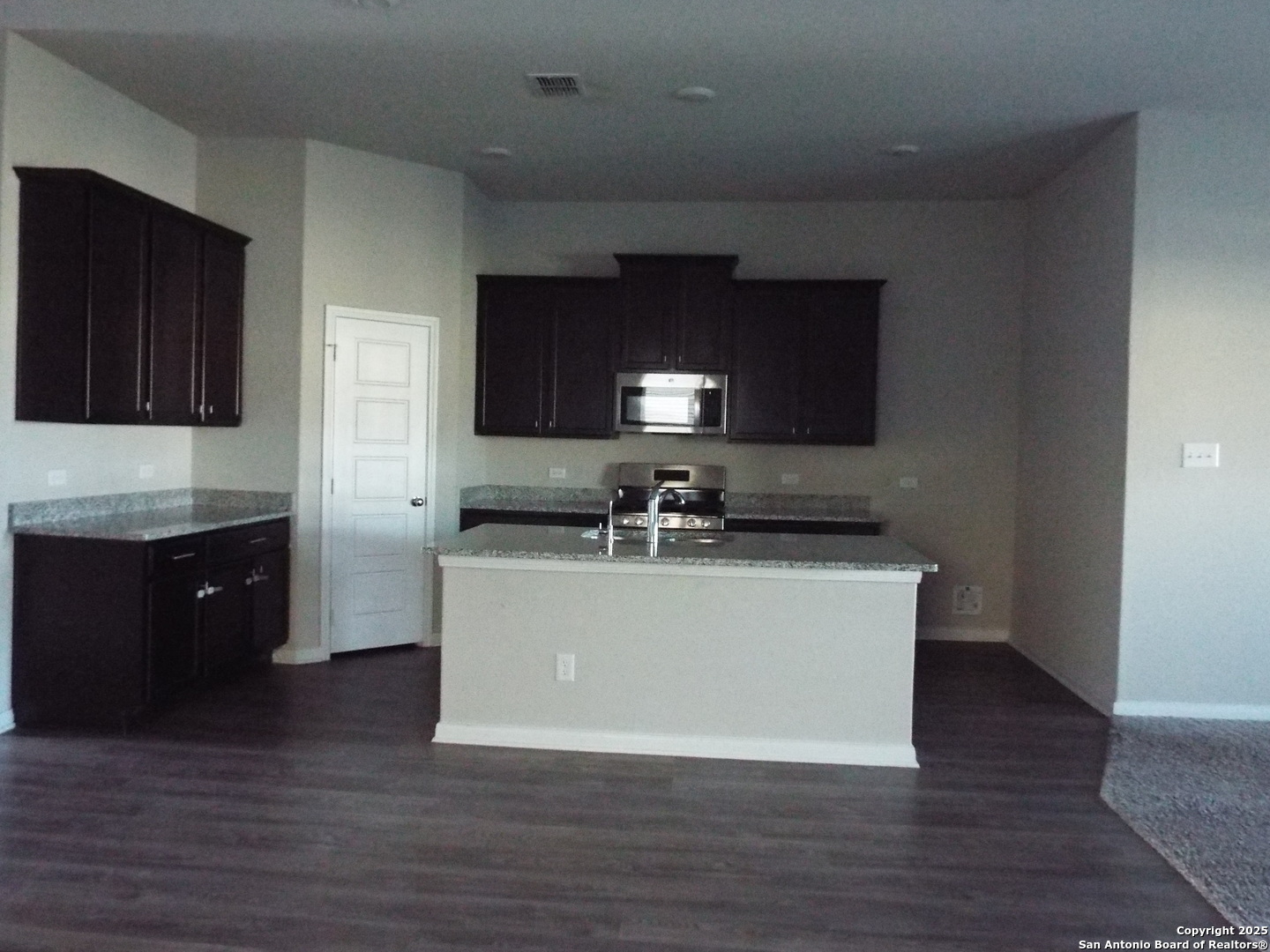 6722 Shiraz Way