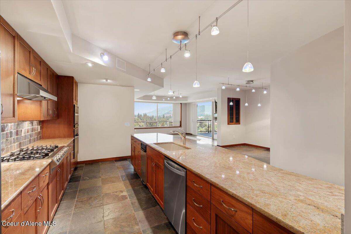 601 E FRONT AVE #1504