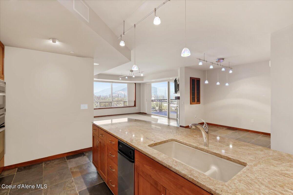 601 E FRONT AVE #1504