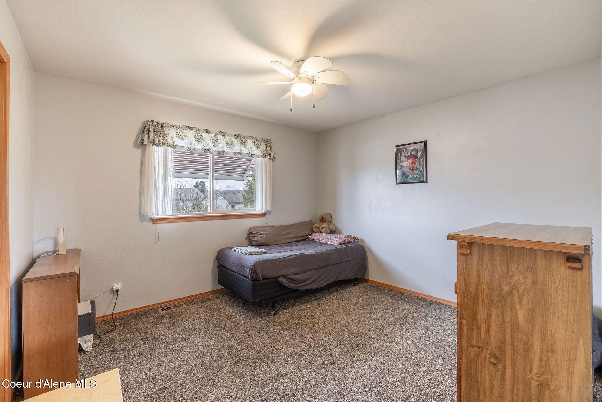 2044 W Canfield Ave