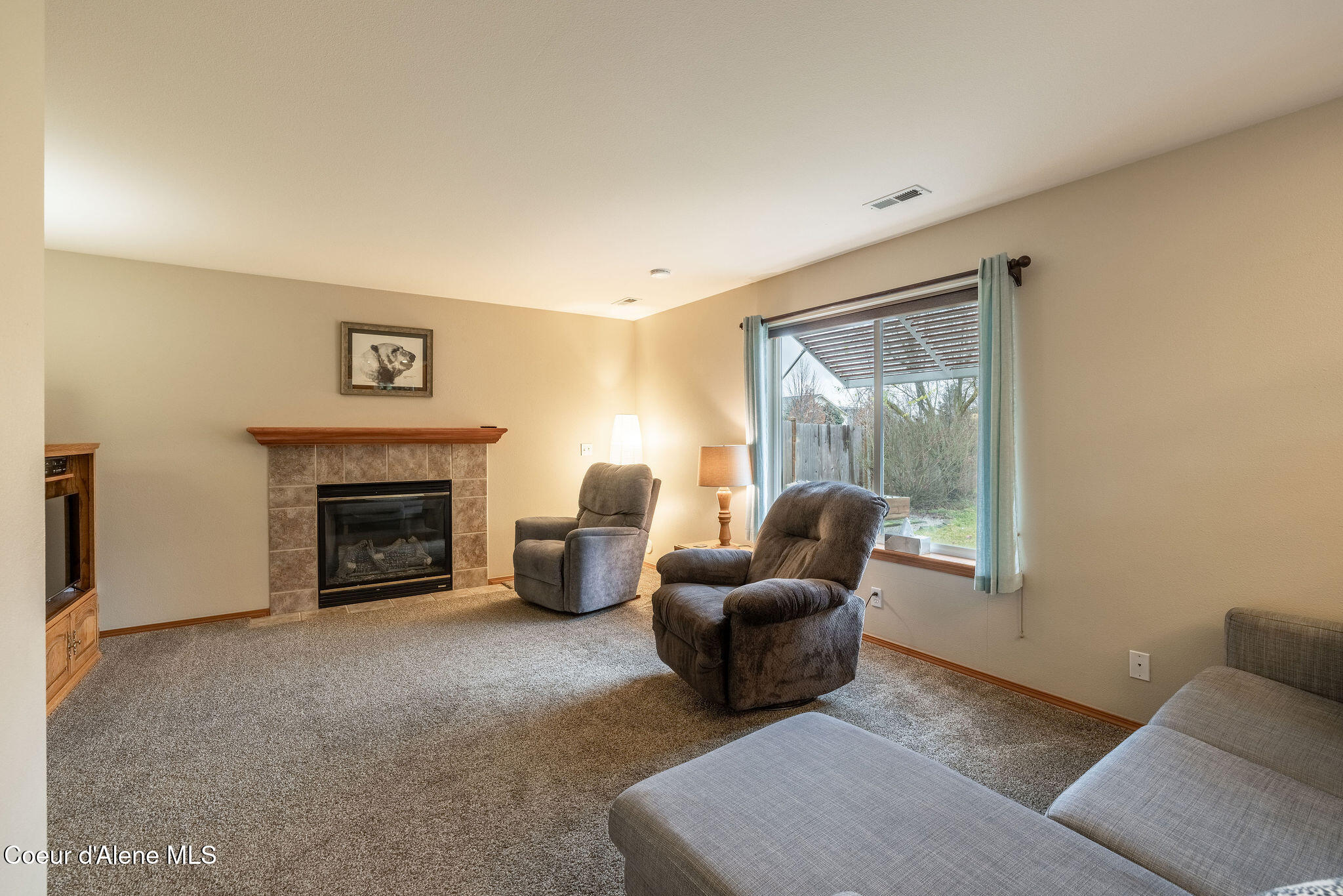 2044 W Canfield Ave