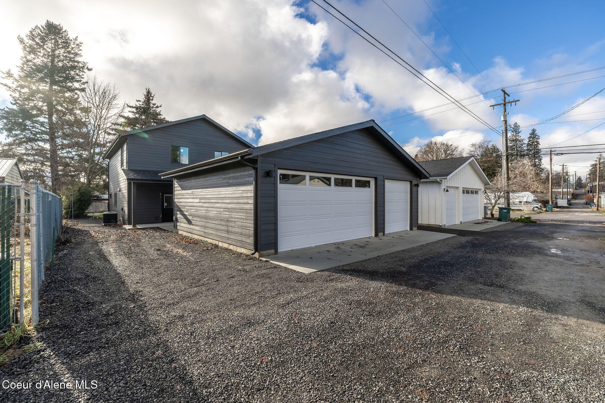 1107 E ST MARIES AVE