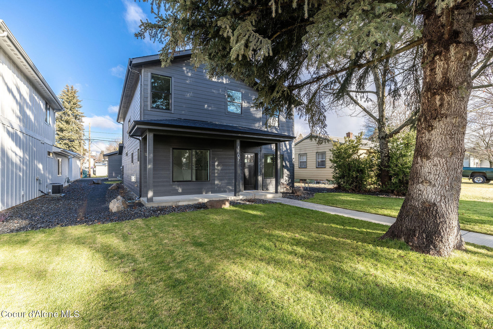 1107 E ST MARIES AVE