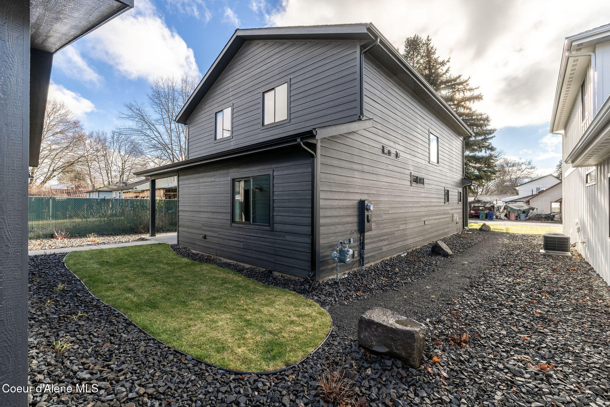 1107 E ST MARIES AVE