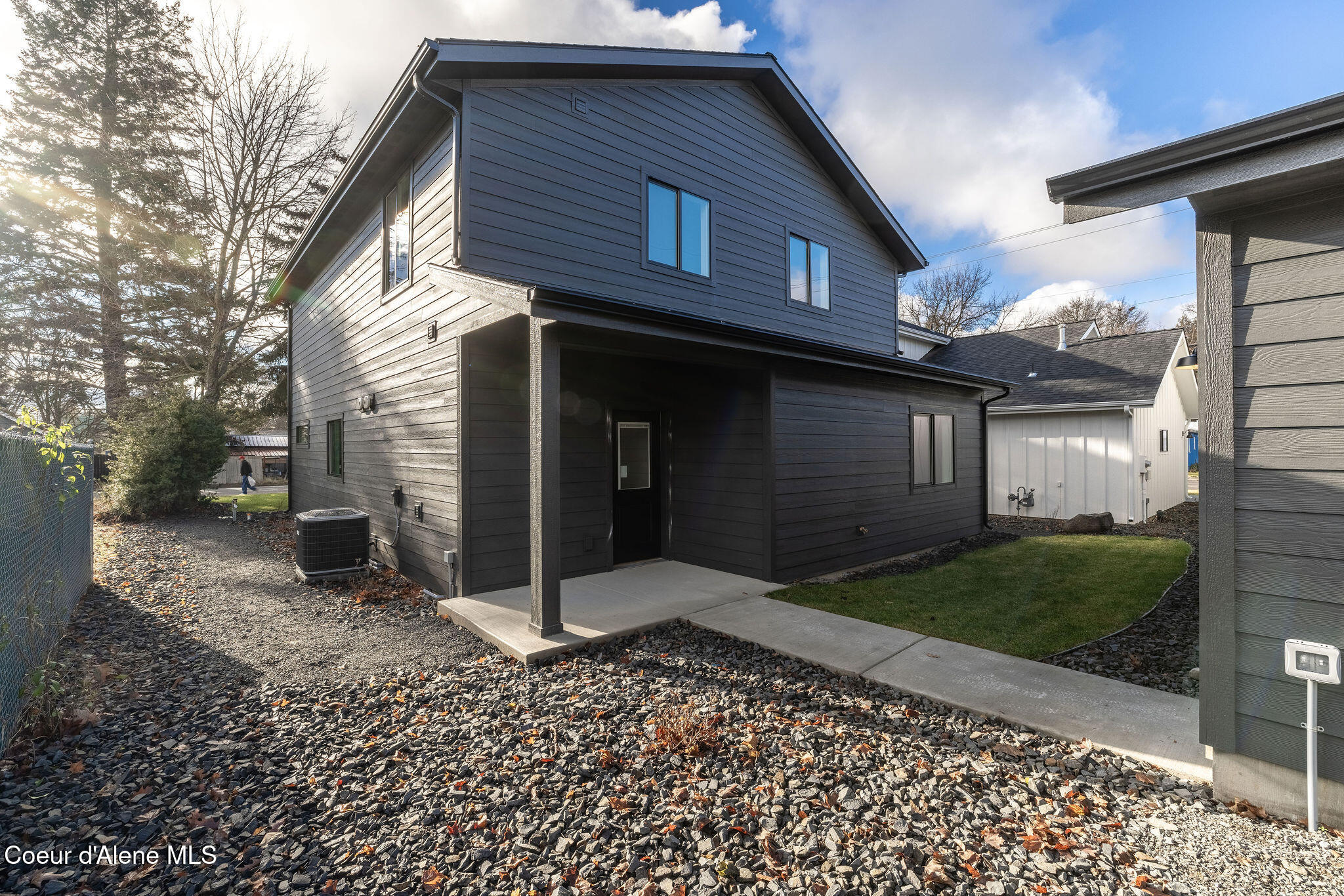 1107 E ST MARIES AVE