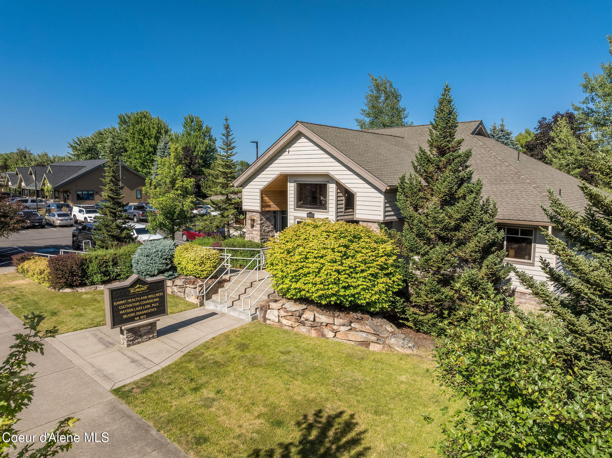 8152 N WAYNE DR