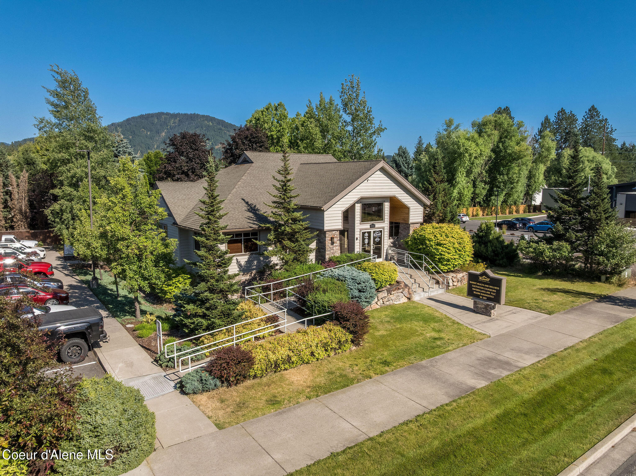 8152 N WAYNE DR