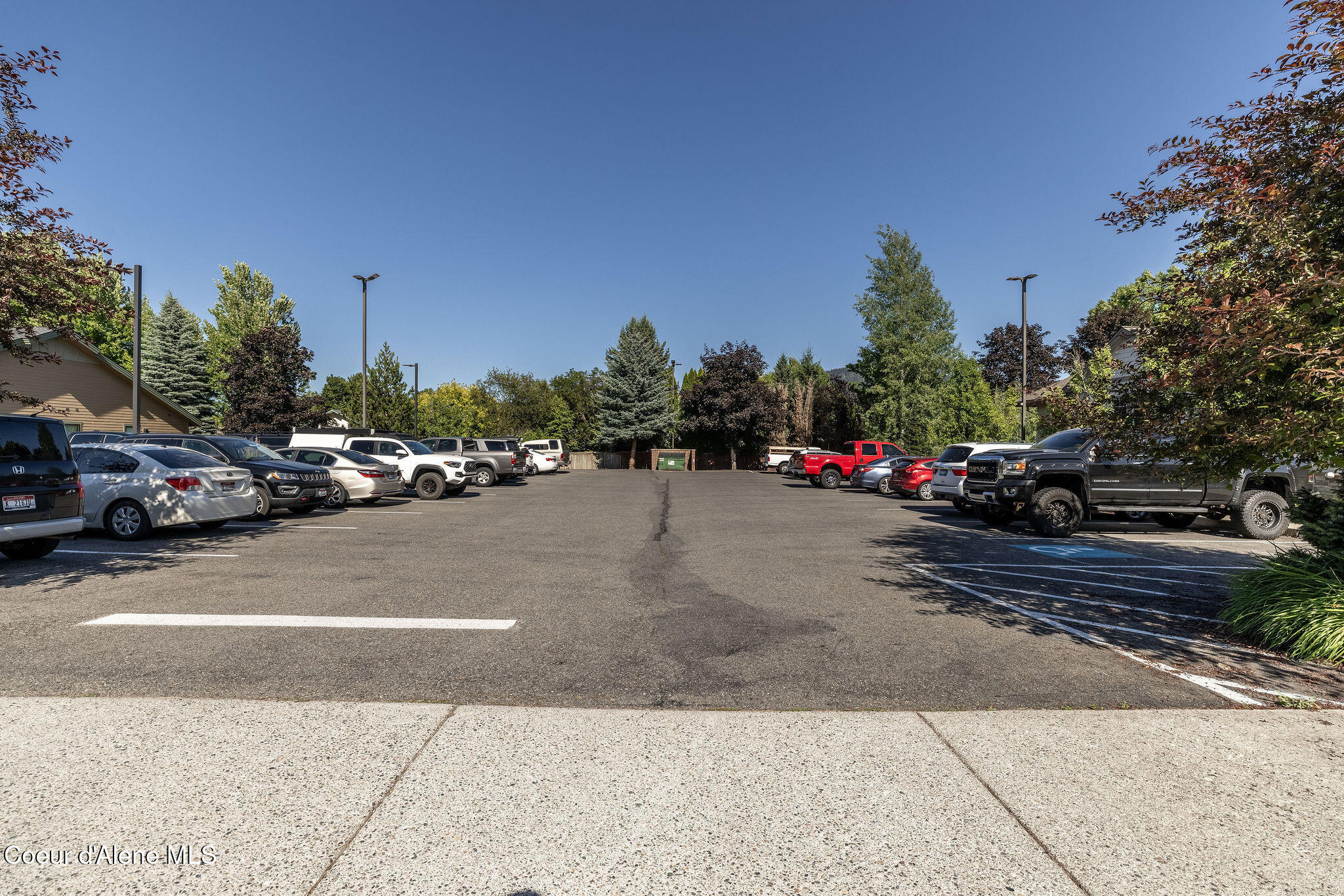 8152 N WAYNE DR