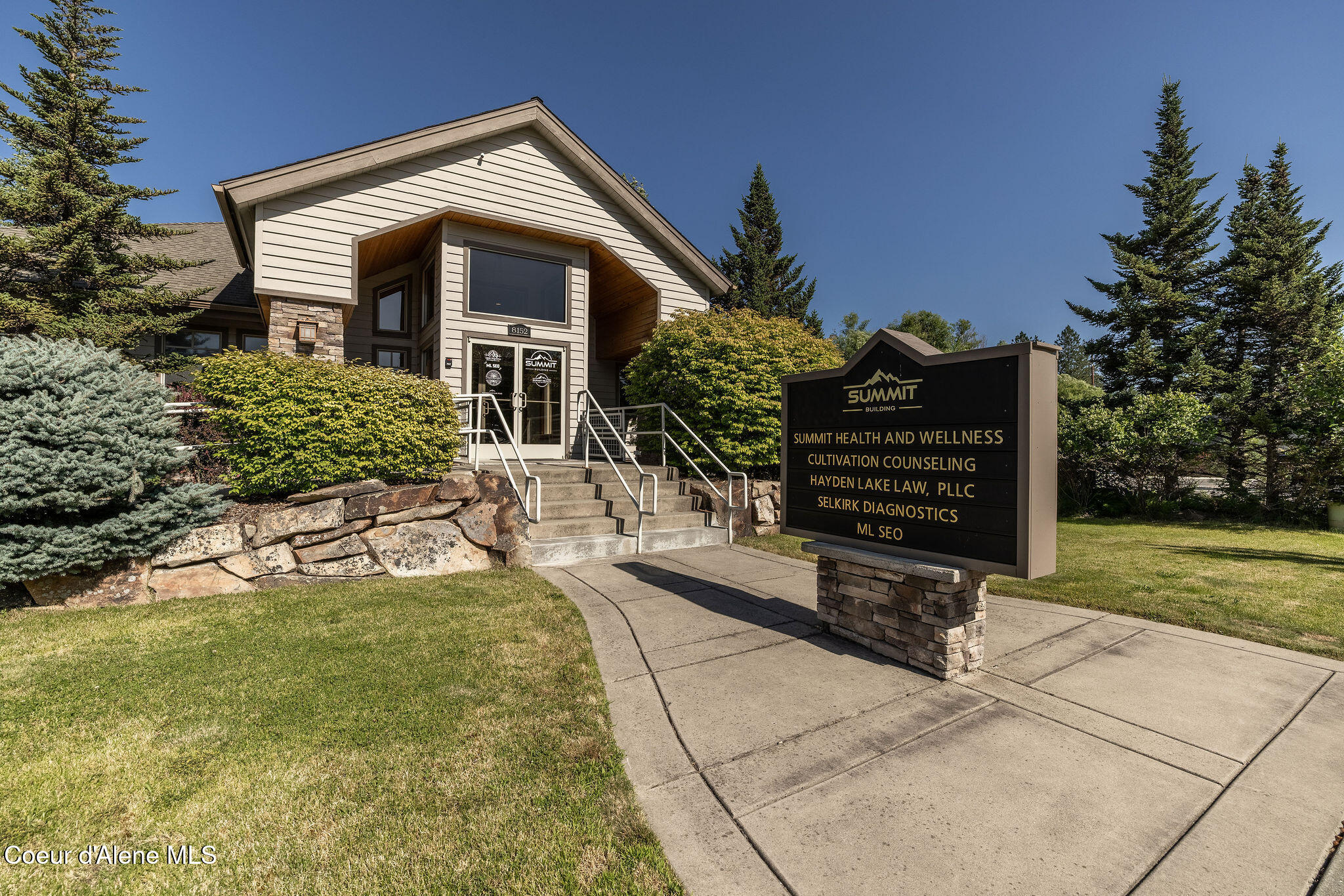 8152 N WAYNE DR