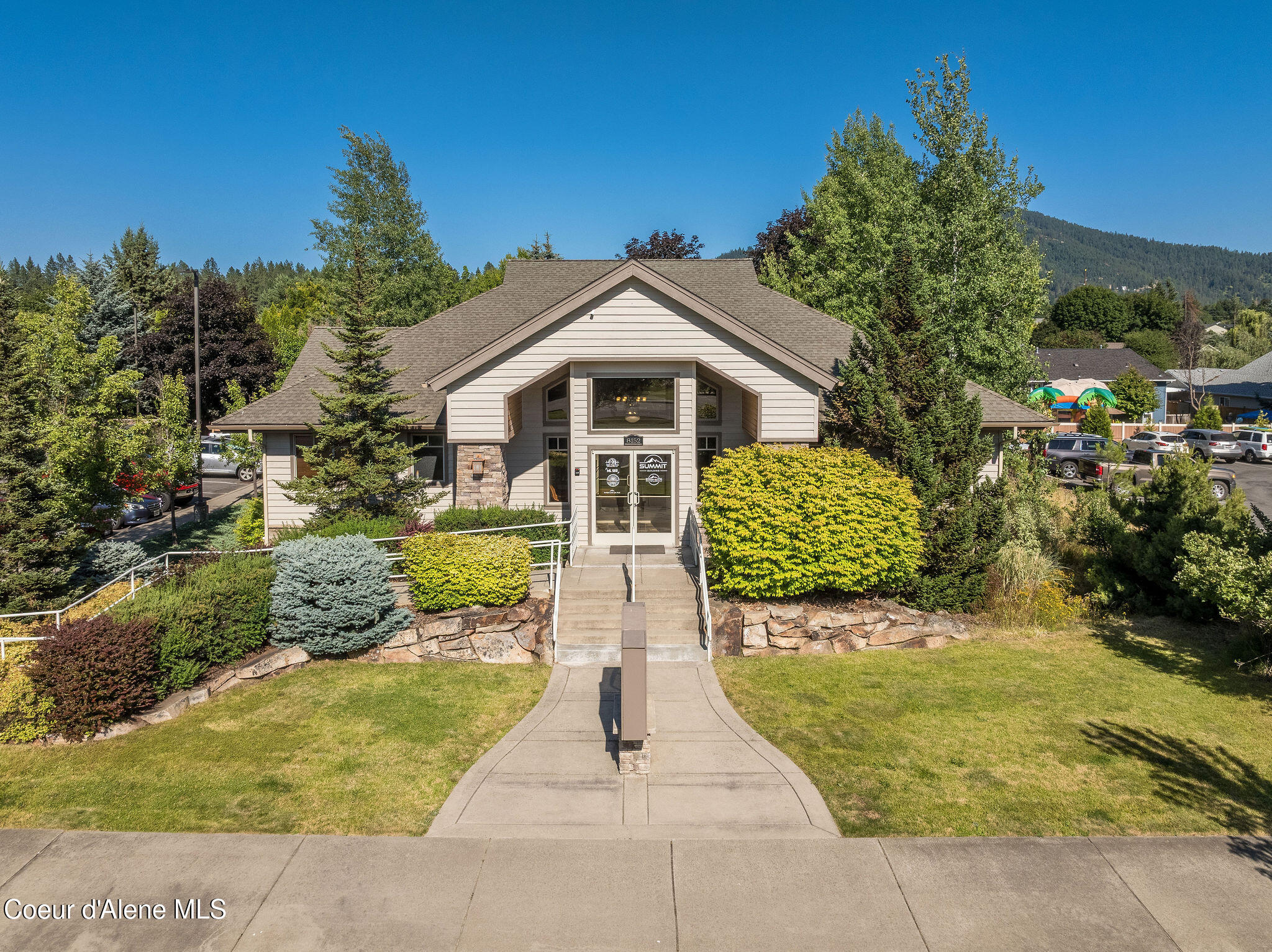 8152 N WAYNE DR