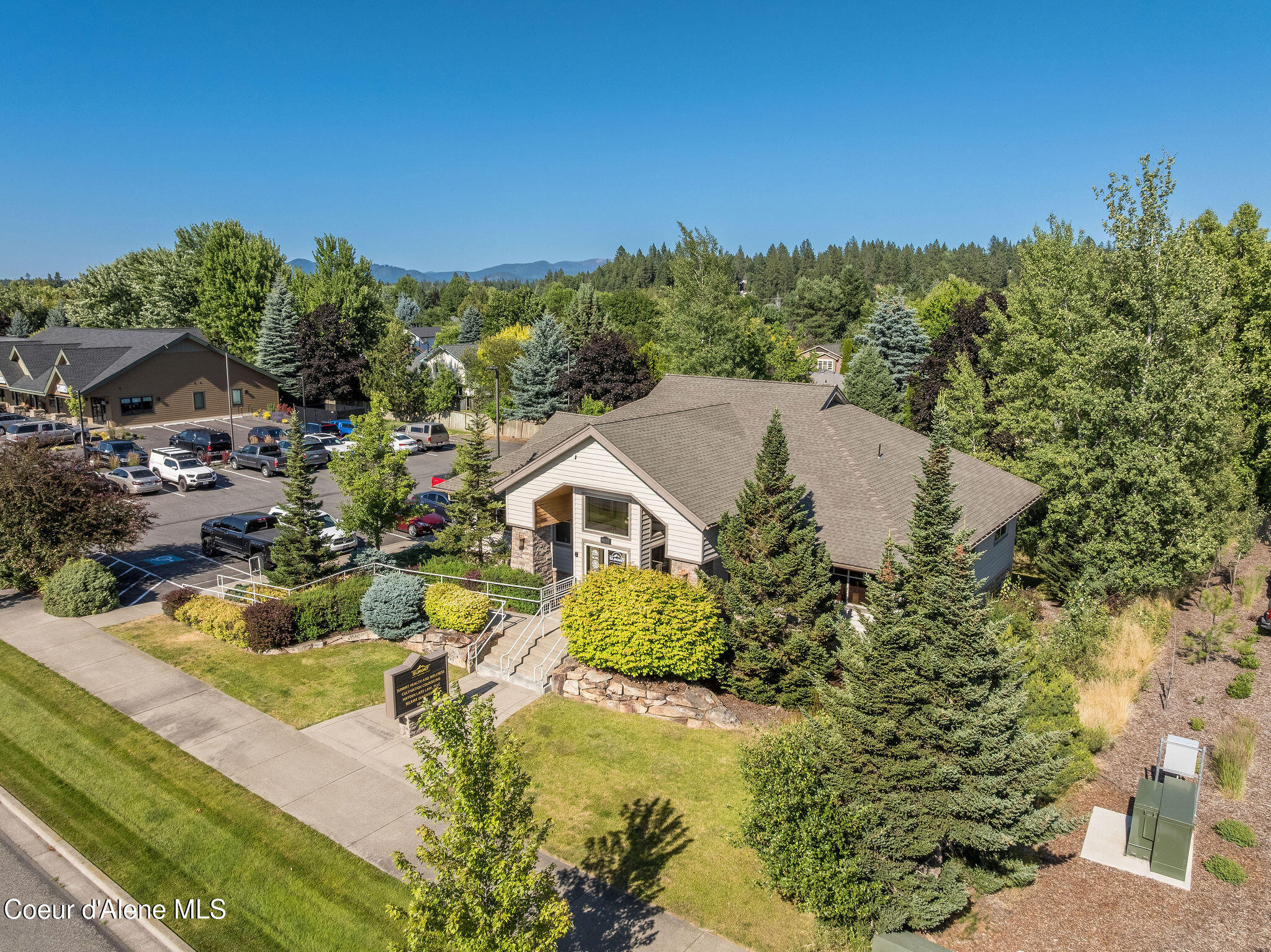 8152 N WAYNE DR