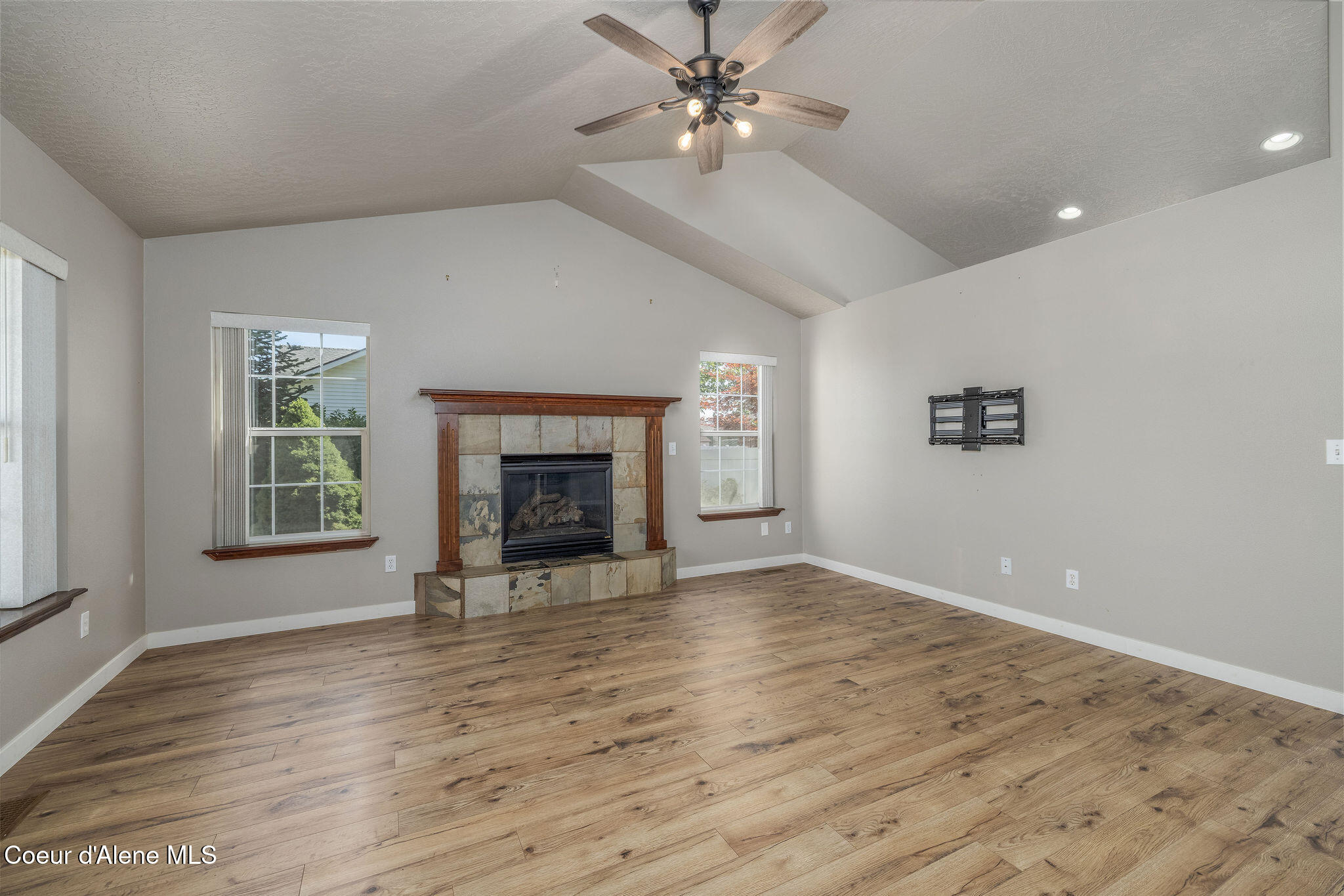 2644 N MACKENZIE DR