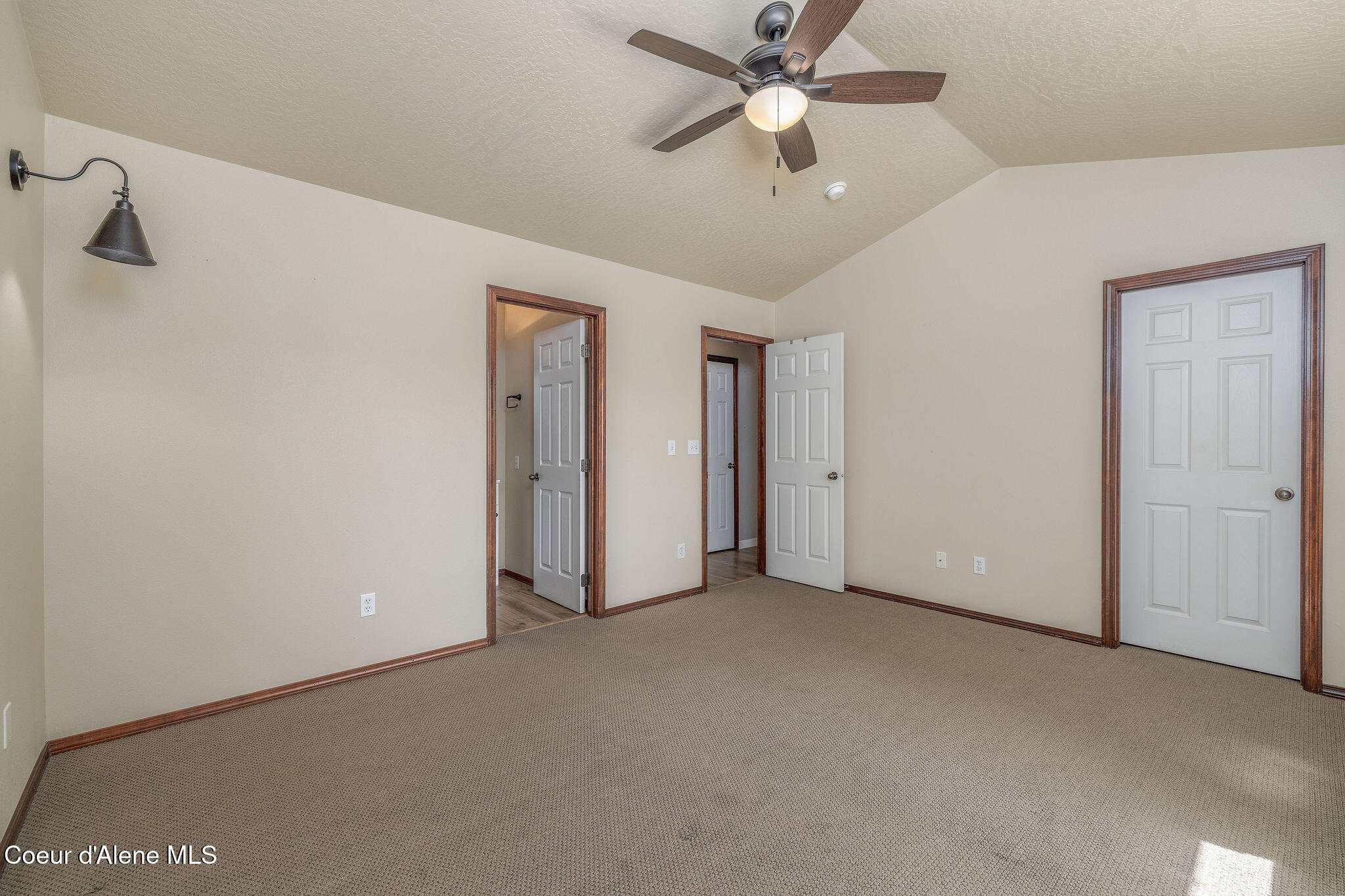 2644 N MACKENZIE DR
