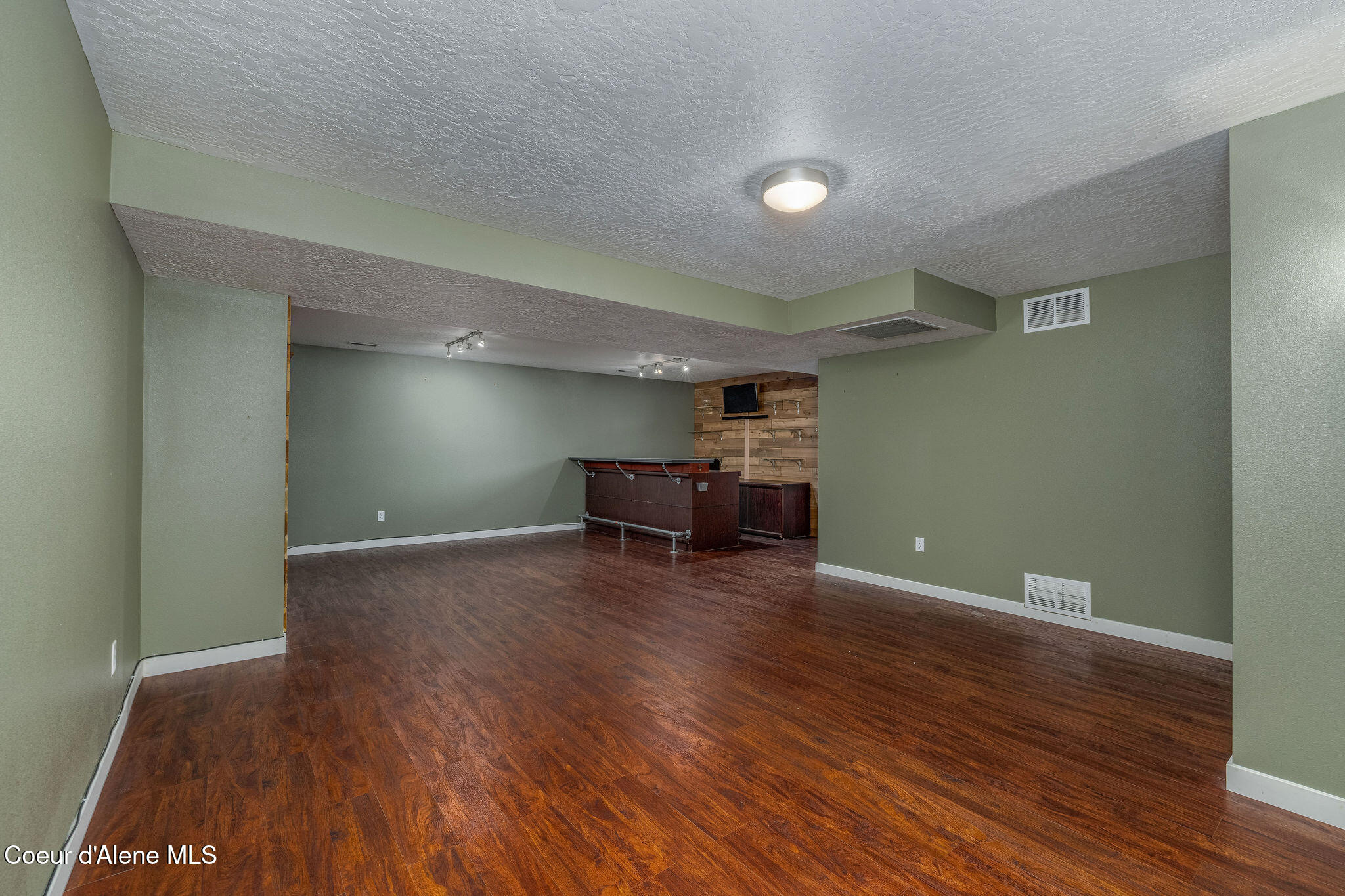 2644 N MACKENZIE DR