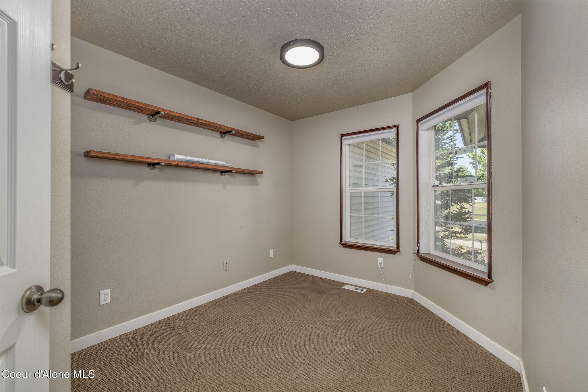2644 N MACKENZIE DR
